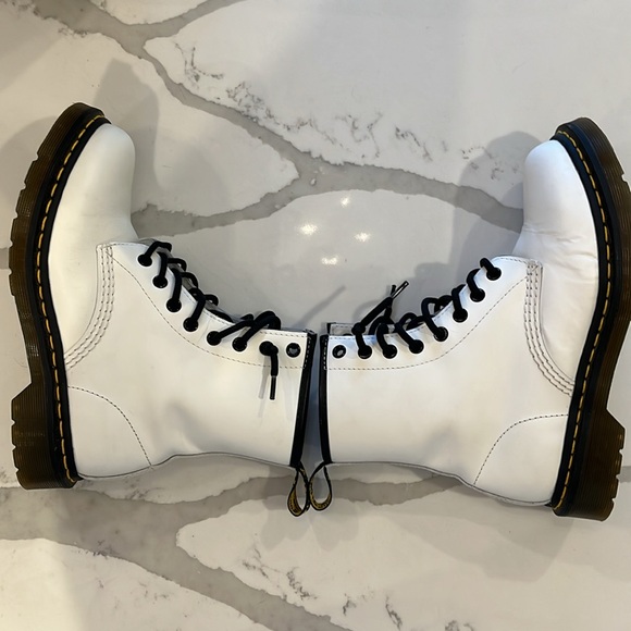 Dr Martens leather boots with Bouncing Soles - Picture 4 of 5